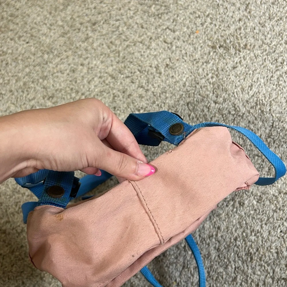 KÅNKEN SLING Mini Backpack Soft Pink  Blue Accents Travel Outdoor Hiking Pockets